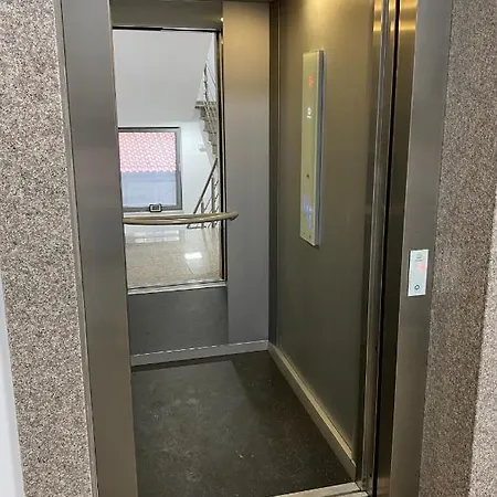 Cozy & Parking Next To St Sophia Hospital Apartment