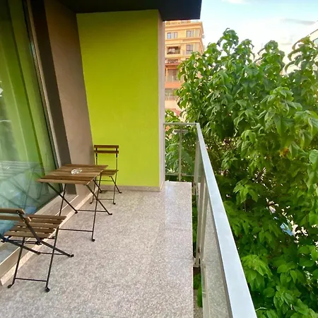 Cozy & Parking Next To St Sophia Hospital Apartment