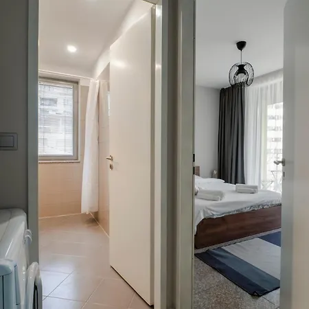 Cozy & Parking Next To St Sophia Hospital *