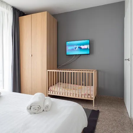 Cozy & Parking Next To St Sophia Hospital *