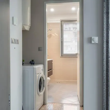 Cozy & Parking Next To St Sophia Hospital Apartment *