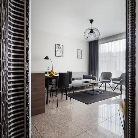 Cozy & Parking Next To St Sophia Hospital *