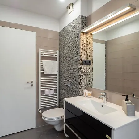 Apartment Cozy & Parking Next To St Sophia Hospital